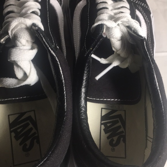 Vans - Picture 3 of 4